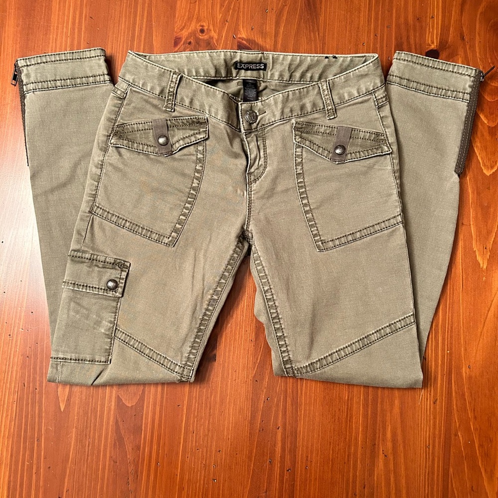EXPRESS SKINNY CARGO PANTS OLIVE  SIZE 04